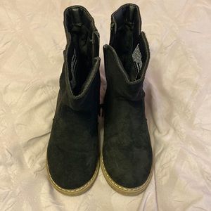 Black boots for girls